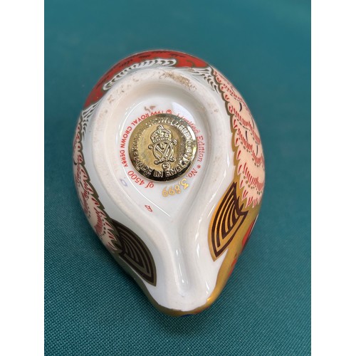 12 - Royal Crown Derby paperweight Partridge, 1999 with gold plug - Limited edition 3899/4500. 9cm long, ... 