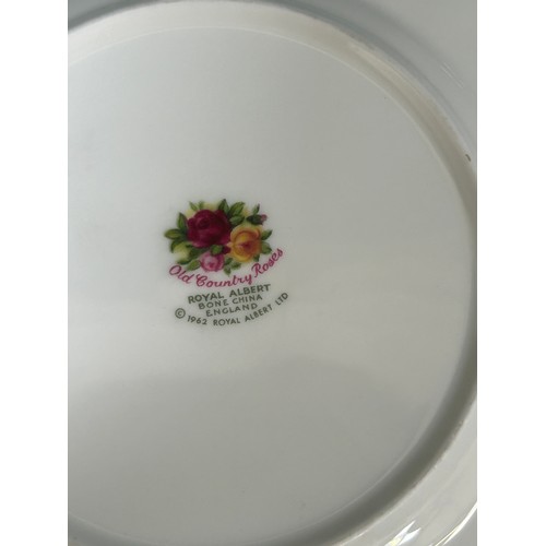 221 - Royal Albert Old Country Roses 2 tier cake stand and 3 side plates - all in very good condition