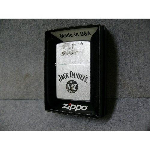 61 - A EARLY ZIPPO LIGHTER JACK DANIEL`S J. 04 OCT 2004