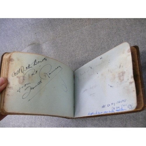 122 - A VINTAGE AUTOGRAPH ALBUM 1940`s lots of drawings