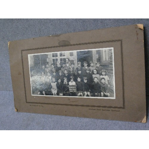 156 - A LARGE SELECTION OF VINTAGE/BLACK & WHITE PHOTOS FROM THE 30's AND 40's AND CERTIFICATES