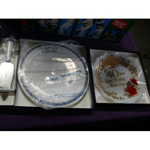 225 - A BOXED ROYAL WORCESTER CAKE PLATE AND SLICE PLUS ONE OTHER