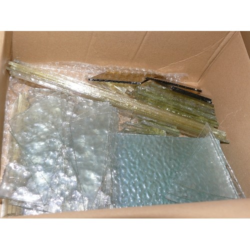 282 - BOX OF 86 GLASS PIECES SUITABLE FOR LEAD LIGHTS, MANY SHAPES, SIZES AND COLOURS (OLD GLASS)