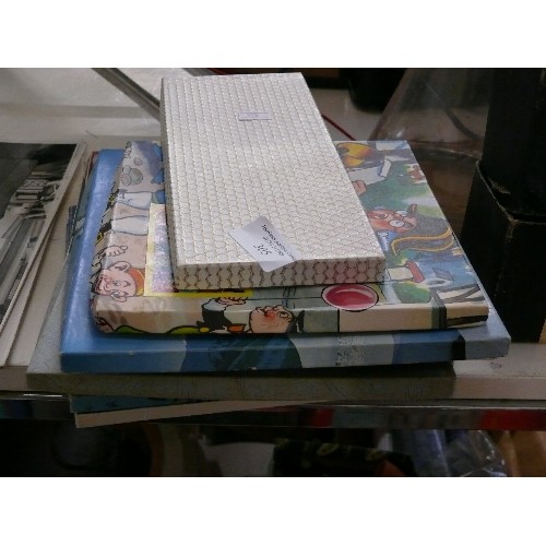 305 - A SELECTION OF VINTAGE BOXED HANDKERCHIEFS