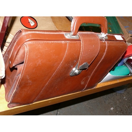 342 - A VINTAGE BROWN LEATHER BRIEFCASE