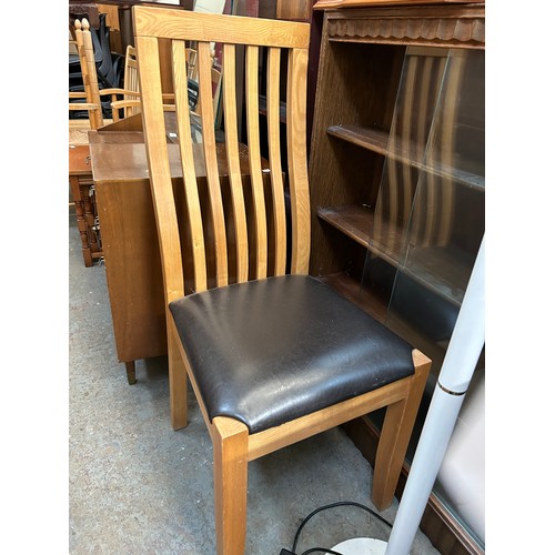 516 - SINGLE CHAIR WITH SHAPED BACK AND BROWN VINYL SEAT PAD