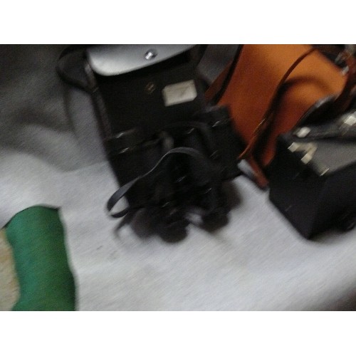 60 - KODAK BROWNIE MODEL 1,  IN IT'S CASE, PAIR OF BOOTS PACER  BINOCULARS 8 X 30mm, FIELD VIEW  131m at ... 