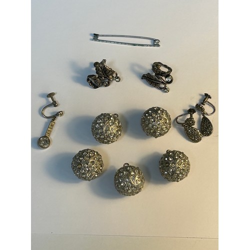 117 - 1940's or 50's costume jewellery including 5 diamante encrusted orb pendants with hanging loops, a p... 
