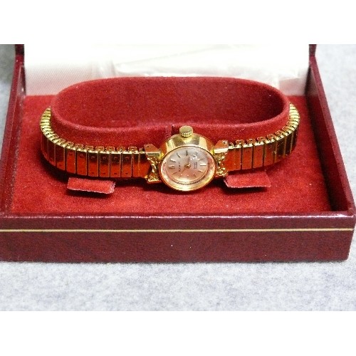 12 - A 18ct GOLD ROTARY WATCH WORKING WITH SPARE LINK IN BOX