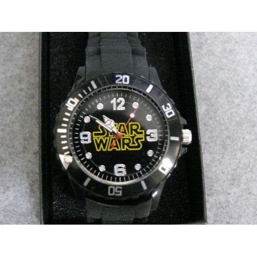 32 - A NEW STAR WARS WATCH WITH STAR WARS LOGO BOXED AND WORKING