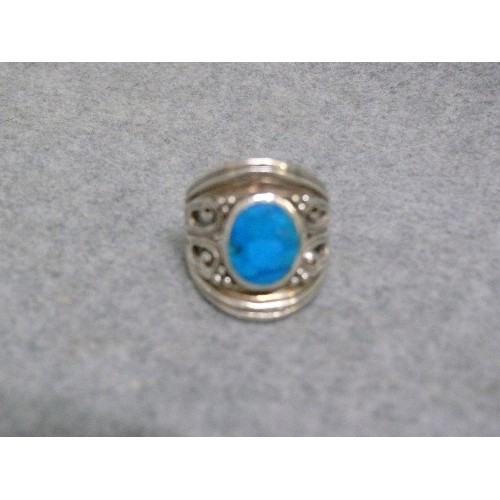 8 - A SOLID SILVER RING WITH A STONE OF TURQUOISE SIZE U WEIGHT 18.90 gr