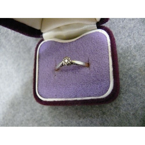 26 - AN 18ct GOLD WITH PLATINUM SOLITAIRE SETTING SIZE K1/2 WEIGHT 1.90gr