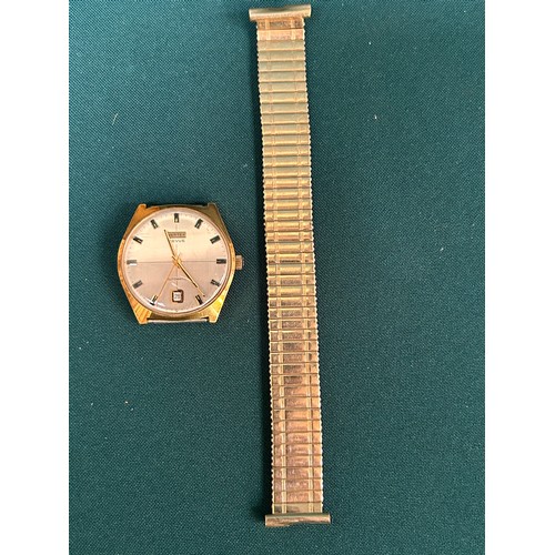67 - A Vintage 1960's Gold Plated Vertex Revue Automatic Gents Wristwatch with second hand and date apert... 