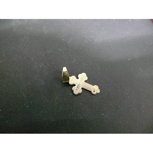 21 - A 14ct GOLD CROSS WEIGHT .33gr