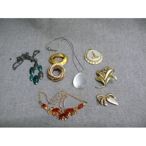 51 - SELECTION OF COSTUME JEWELLERY FROM THE LATE 20TH CENTURY INCLUDING 4 BROOCHES  (THE LARGE LEAF MARK... 