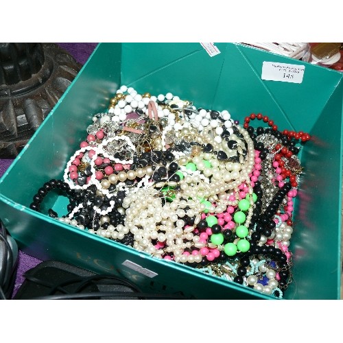 145 - A NICE SELECTION OF VARIOUS COSTUME JEWELLERY NECKLACES