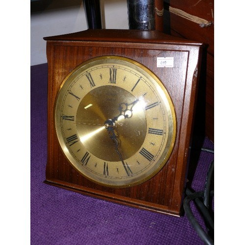 167 - A GOOD QUALITY WOODEN CASED WALL CLOCK