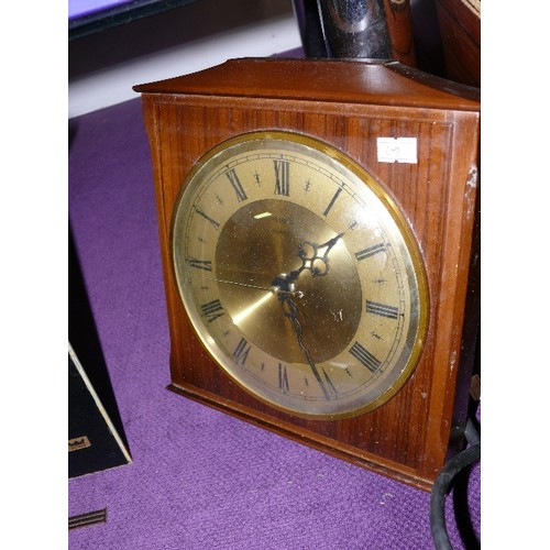 167 - A GOOD QUALITY WOODEN CASED WALL CLOCK