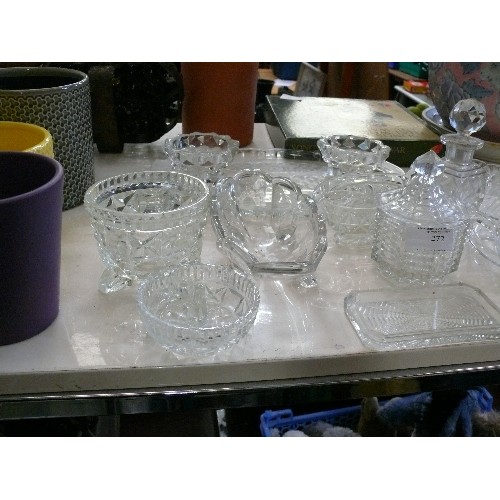 272 - A LARGE SELECTION OF VINTAGE CUT GLASS TO INCLUDE CANDLESTICKS, SCENT BOTTLES ETC