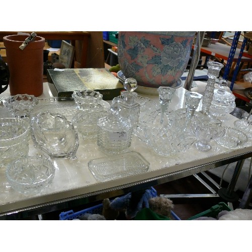 272 - A LARGE SELECTION OF VINTAGE CUT GLASS TO INCLUDE CANDLESTICKS, SCENT BOTTLES ETC