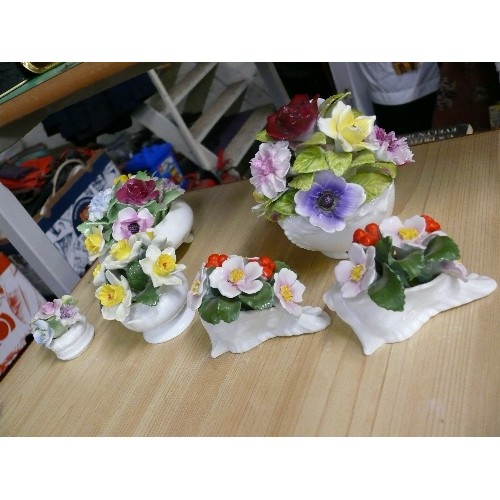 290 - A SELECTION OF CERAMIC FLOWER POSIES AYNSLEY, ROYAL DOULTON AND COALPORT