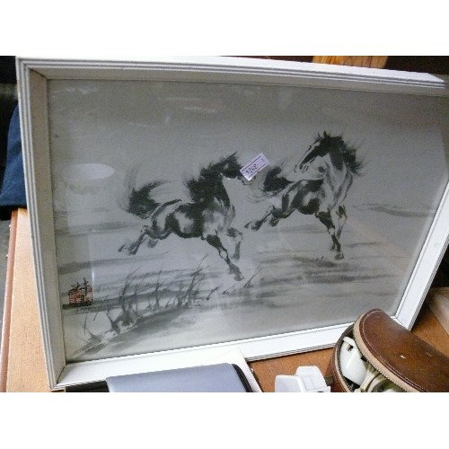 291 - A MIXED SELECTION OF COLLECTABLE ITEMS TO INCLUDE 1950'S ORIENTAL PRINT OF HORSES, LOTS OF VARIOUS P... 