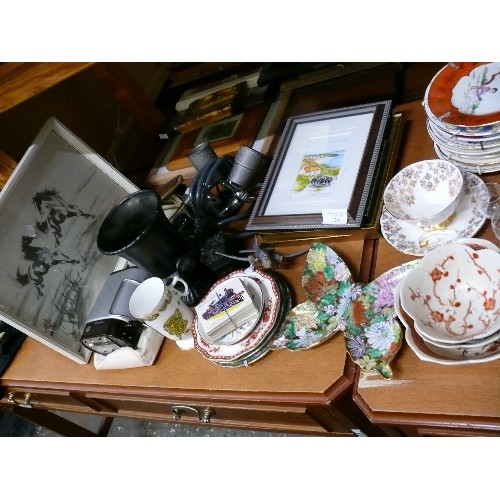 291 - A MIXED SELECTION OF COLLECTABLE ITEMS TO INCLUDE 1950'S ORIENTAL PRINT OF HORSES, LOTS OF VARIOUS P... 