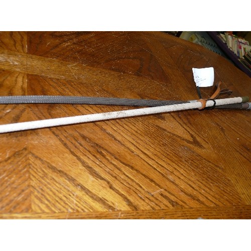 319 - 2 X 600MM RIDING CROPS