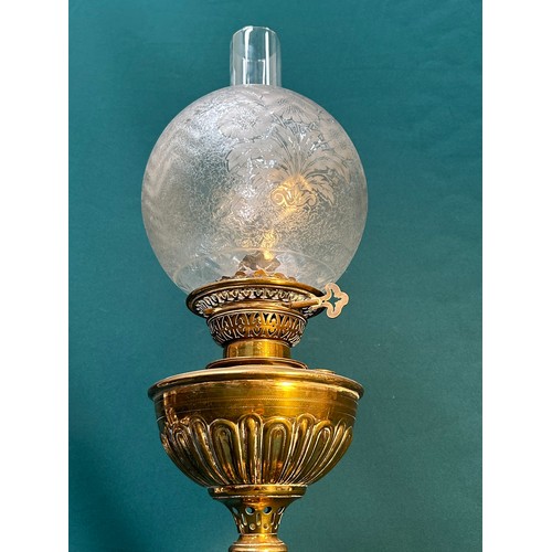 270 - A good Victorian brass oil lamp by the Veritas Lamp Works Germany with an original Victorian etched ... 