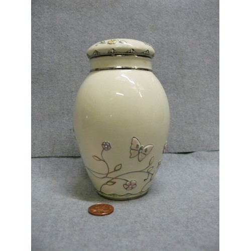 74 - LIDDED MUSICAL 'GINGER JAR' LIMITED EDITION. 'A YEAR OF WISHES' IT PLAYS 'HAVE I TOLD YOU LATELY THA... 