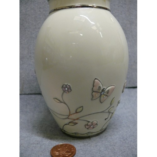 74 - LIDDED MUSICAL 'GINGER JAR' LIMITED EDITION. 'A YEAR OF WISHES' IT PLAYS 'HAVE I TOLD YOU LATELY THA... 