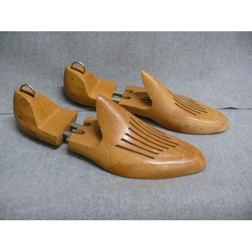 105 - PAIR OF WOODEN SHOE STRETCHERS.