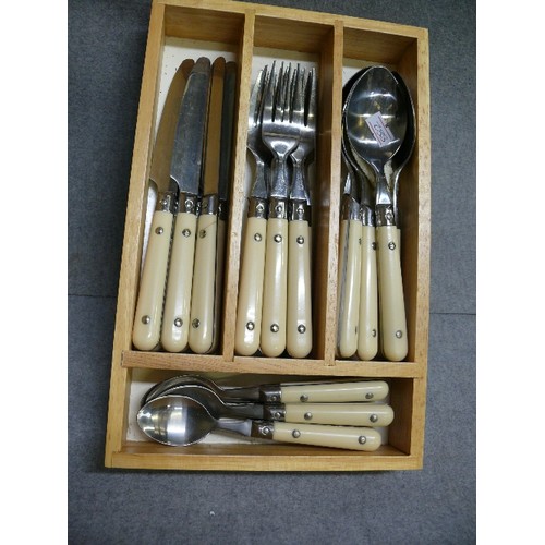 107 - SMART CUTLERY SET WITH RIVETED CREAM HANDLES. CONTAINED IN WOODEN TRAY.