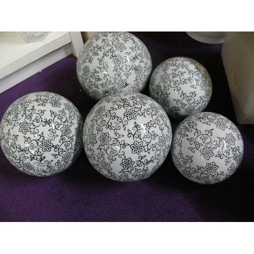 109 - SET OF DECORATIVE PORCELAIN BOULES. 3 LARGE, 2 SMALL.