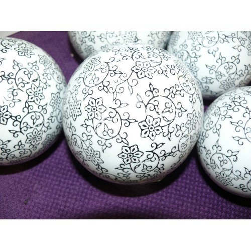 109 - SET OF DECORATIVE PORCELAIN BOULES. 3 LARGE, 2 SMALL.