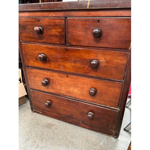 443 - Victorian mahogany veneered chest of drawers, two over three, with orignal turned knobs