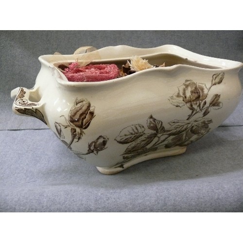 119 - VINTAGE TUREEN CONTAINING QUANTITY OF POT POURRI.