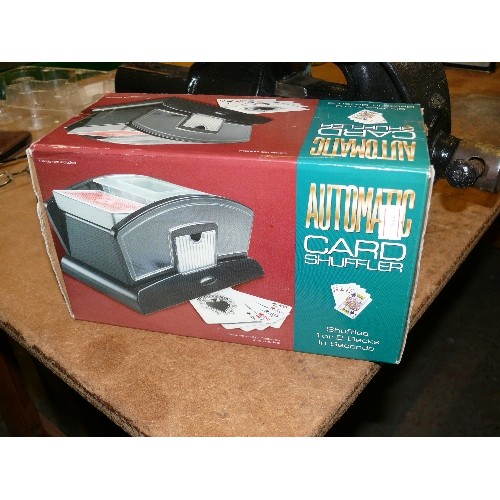 129 - AUTOMATIC CARD SHUFFLER WITH BOX.