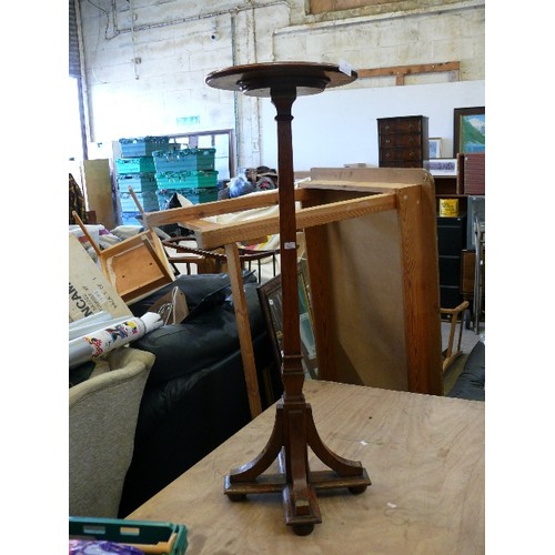 142 - LOVELY ART DECO WOODEN SIDE TABLE/PLANT STAND.