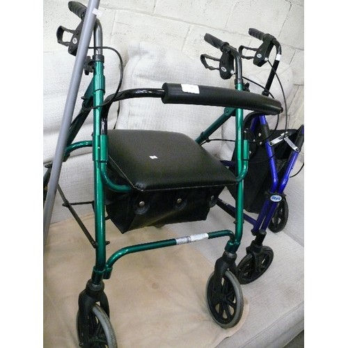 415 - MOBILITY WALKER WITH SEAT AND UNDERBAG PLUS BREAKS BY DAYS IN GREEN/BLACK