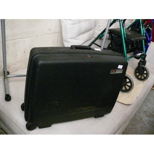 417 - DELSEY HARD SUIT CASE IN BLACK