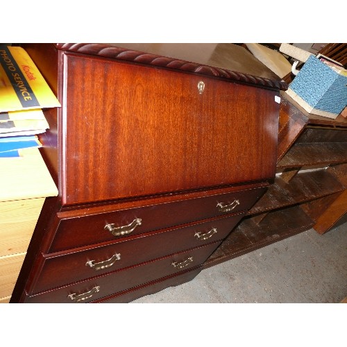 422 - WRITING BUREAU IN MAHOGANY FINISH