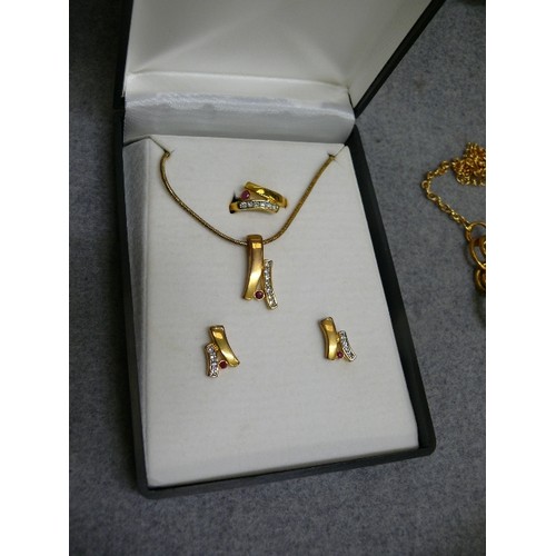 26 - 2 LOTS OF JEWELLERY SETS PLUS A LARGE GOLD PLATE NECKLACE