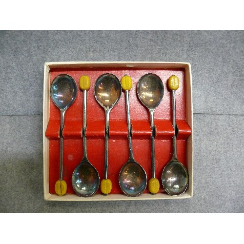 31 - A LOVELY SET OF SIX COFFEE SPOONS, DATED ABOUT 1920`S