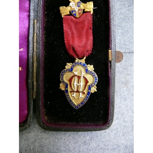 34 - A MEDAL OF THE 'INDEPENDENT ORDER OF THE ODDFELLOWS MANCHESTER UNITY'