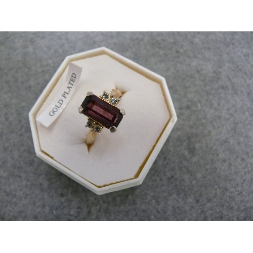 35 - A LOVELY GOLD PLATED DRESS RING BY CAMELOT