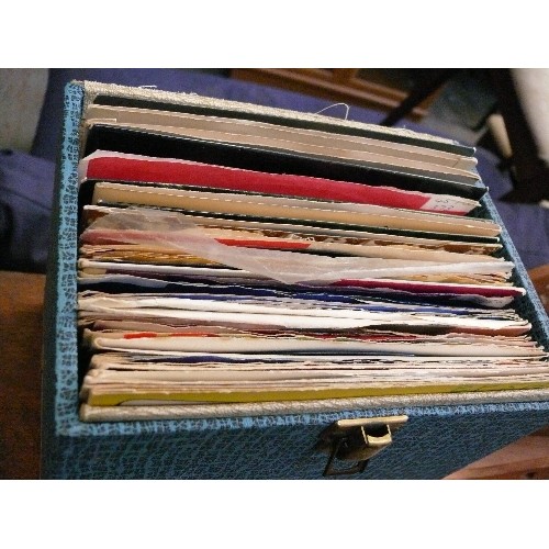 423 - RETRO 'WINEL' CARRYING CASE FOR 45'S/SINGLES WITH CONTENTS OF SINGLE RECORDS