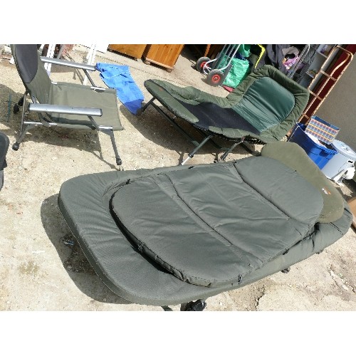 467 - 2 FISHING BEDS AND 1 FISHING CHAIR