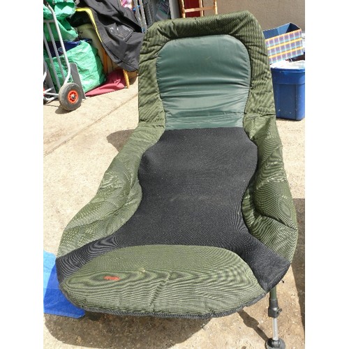 467 - 2 FISHING BEDS AND 1 FISHING CHAIR