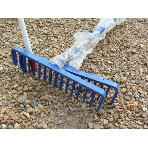 463 - 2 HEAVY DUTY RAKES